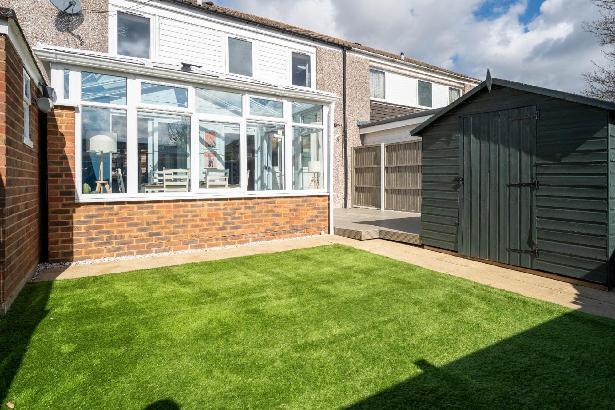 Gatwick Place - 4 Bed 2 Bath Self Contained House With Private Garden Horley Luaran gambar
